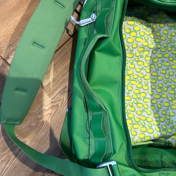 Baboon to the Moon x Drunk Elephant ◡̈ Limited Edition Green Go-Bag Mini 32L - Picture 12 of 15